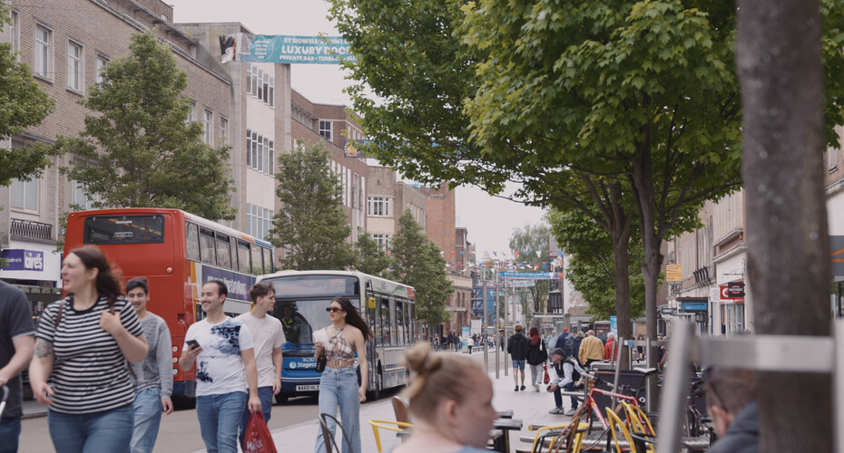 Buses in Exeter High Street