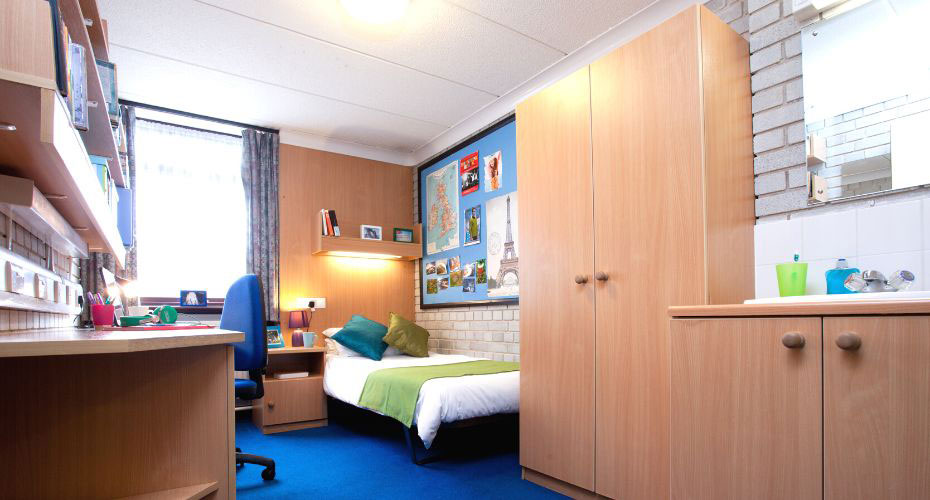 Standard Lafrowda Bedroom