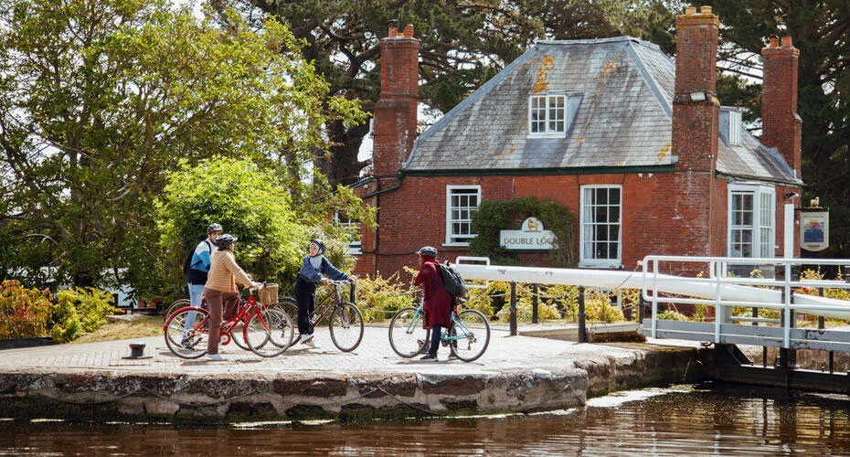 Students with their bikes outside the Double Locks pub