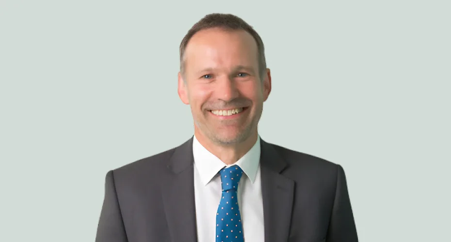 Head and shoulders photo of professor dan charman.