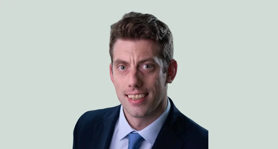 Head and shoulders photo of dr jeremy diaper.