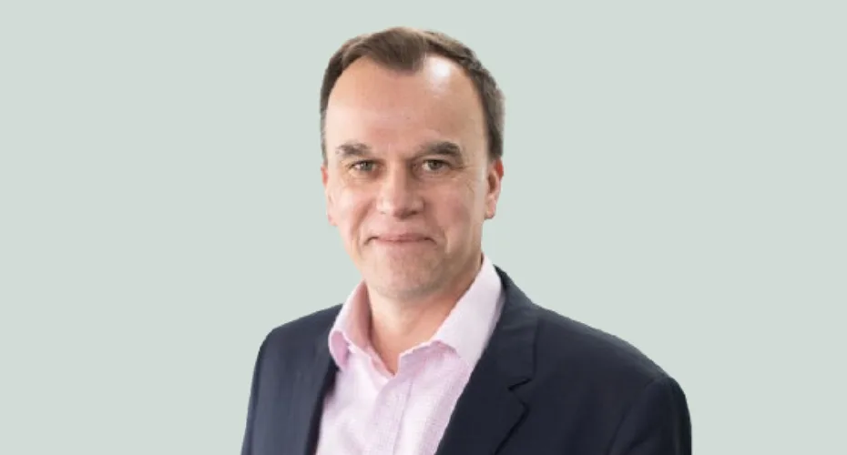 Head and shoulders photo of martin siegert.