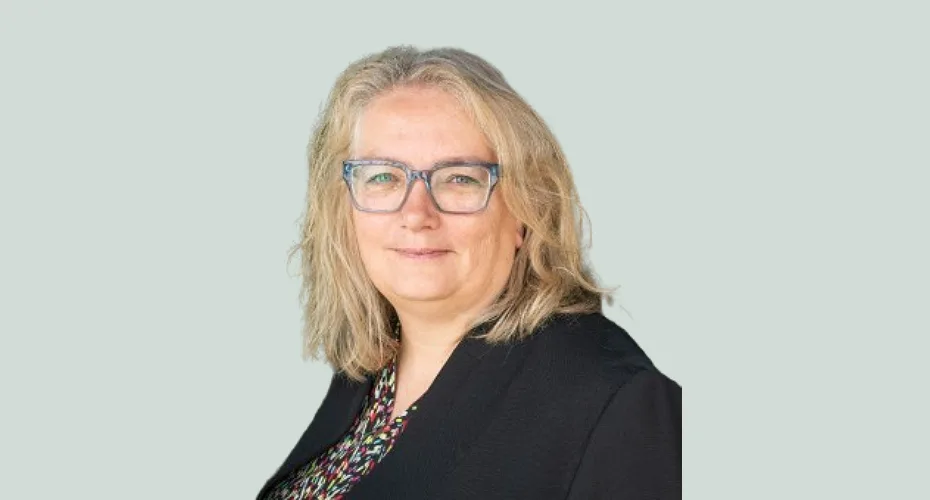 Head and shoulders photo of professor sallie lamb.