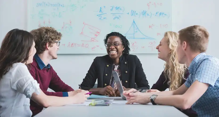 Four students sitting with a lecturer during a seminar